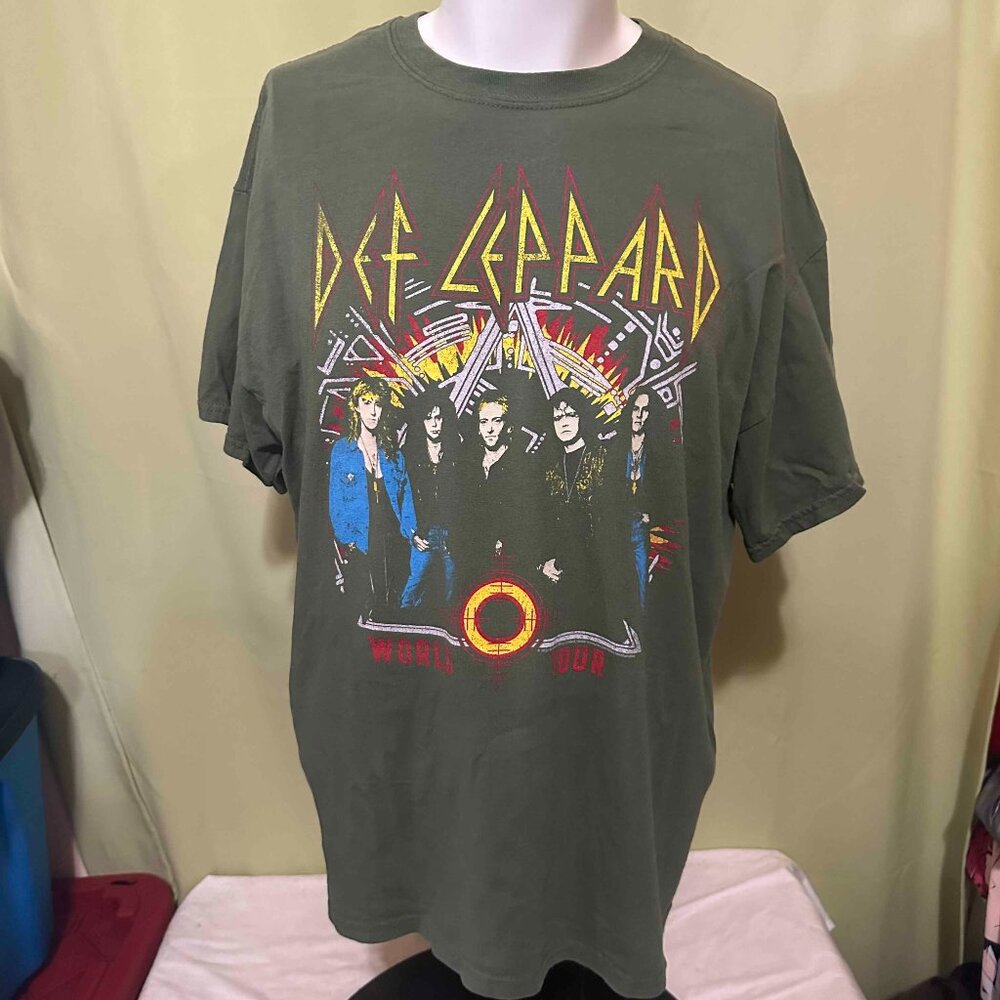 Def Leppard World Tour Pyromania Men's Green T Shirt Size XL Gildan Rick Savage